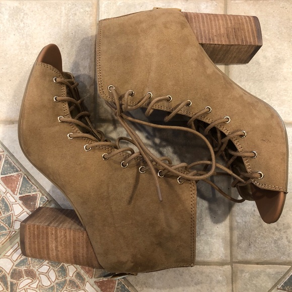 Beige lace up booties - Picture 3 of 4